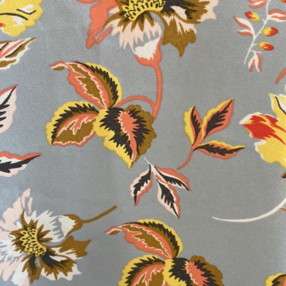 Loft Ruffle Hem Tank - Picture 3 of 9